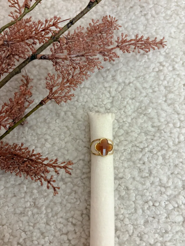 Ring Clover bruin