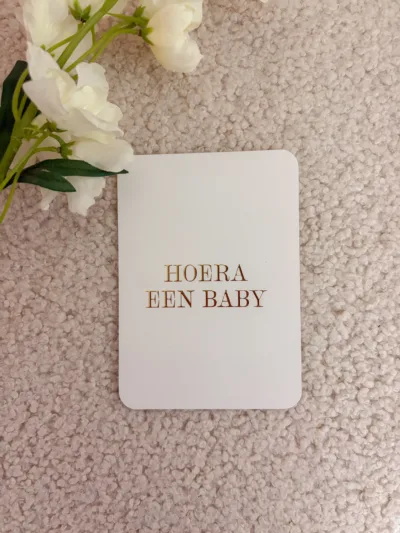 Ansichtkaart -  Hoera een baby (met goudfolie)